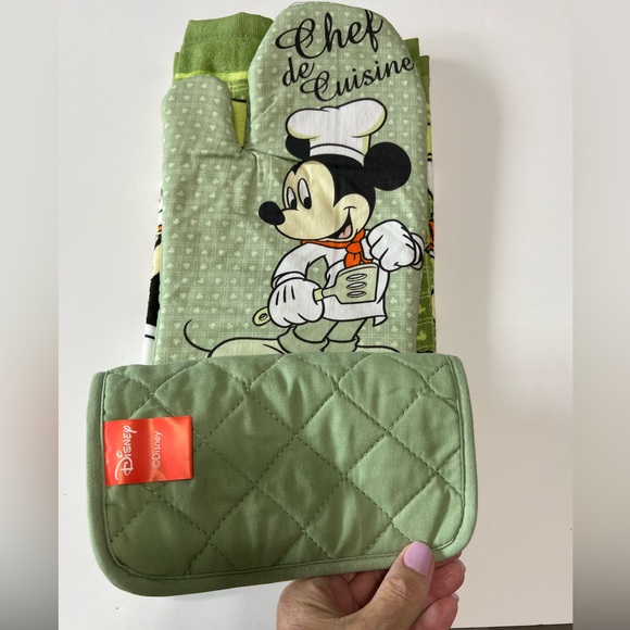 NWT Disney Chef Mickey 3 Piece Kitchen set - Dish Towel, Pot Holder & Oven Mitt - Picture 2 of 5